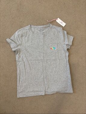 Vineyard Vines Grey Kids Pocket Tee with Rainbow Whale